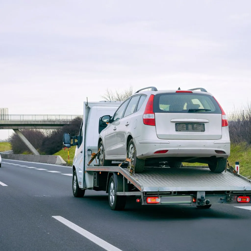 Why Flatbed Tow Trucks Are the Safest Choice